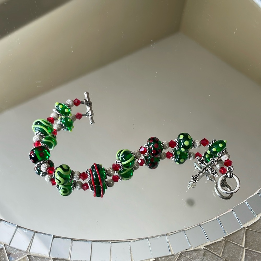 Christmas bracelet made with lampwork beads and Swarovski crystals